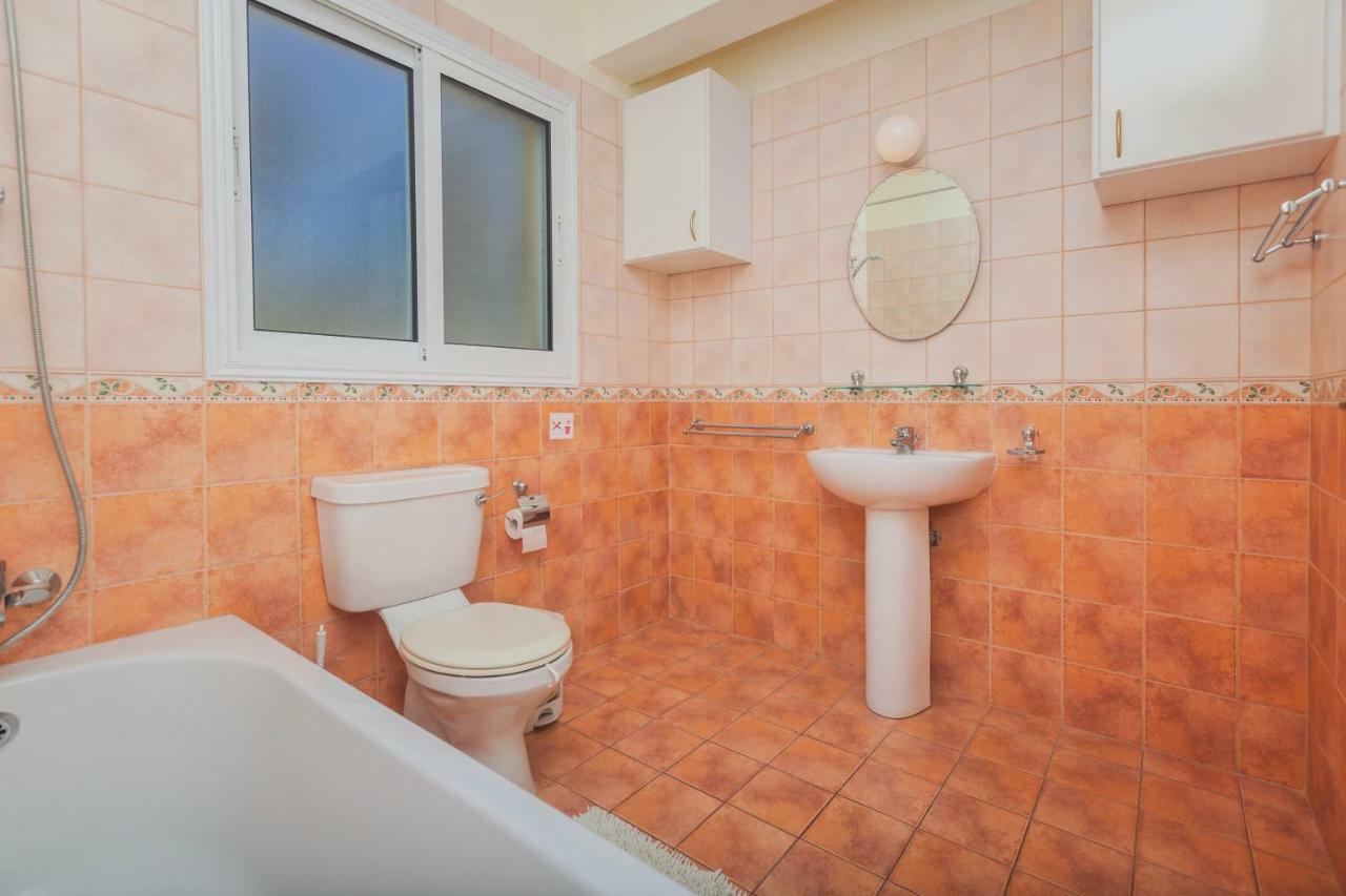 Thekla Court Apartment Polis Luaran gambar