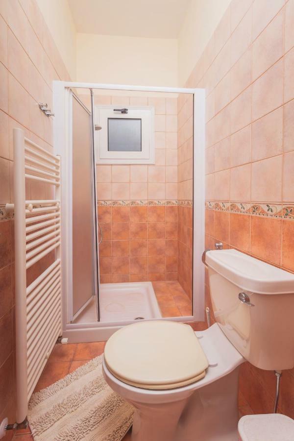Thekla Court Apartment Polis Luaran gambar