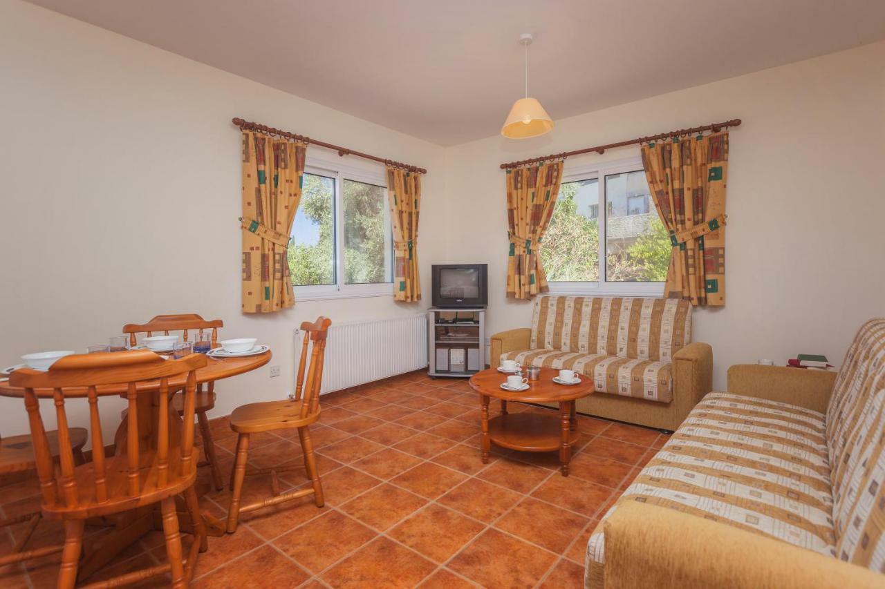 Thekla Court Apartment Polis Luaran gambar
