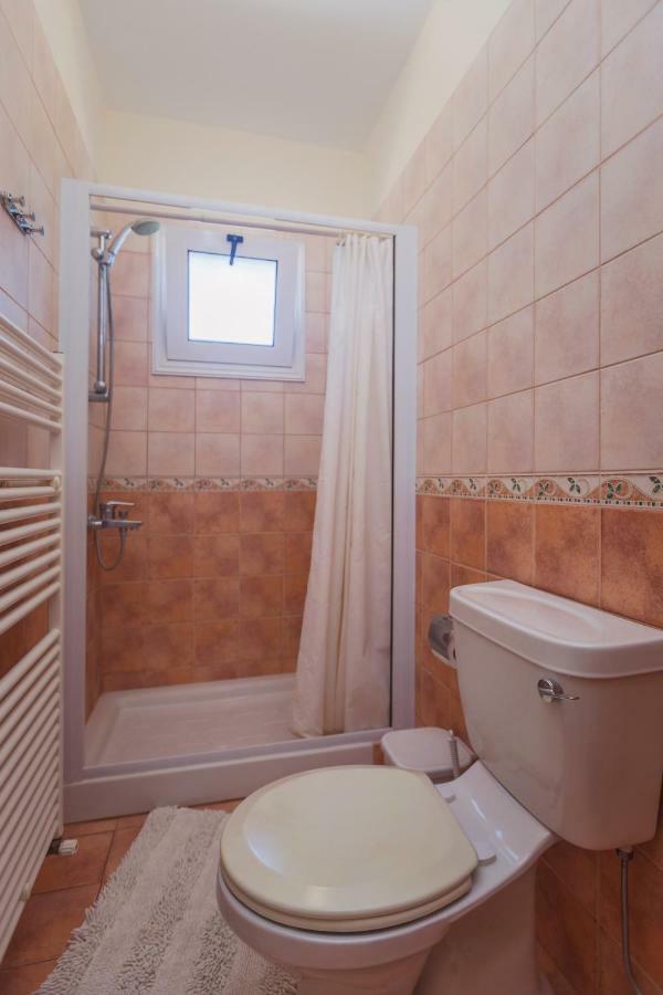 Thekla Court Apartment Polis Luaran gambar